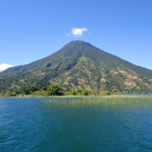 Tour Privado Escalar al volcán de San Pedro la Laguna en lancha privada.